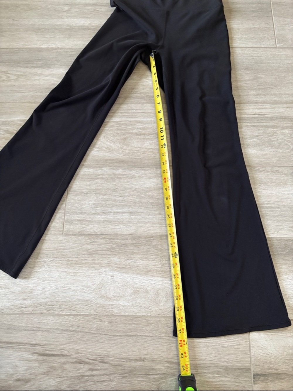 Vuori Black Wide Leg Flare Leggings Pants Size Medium - Picture 6 of 14